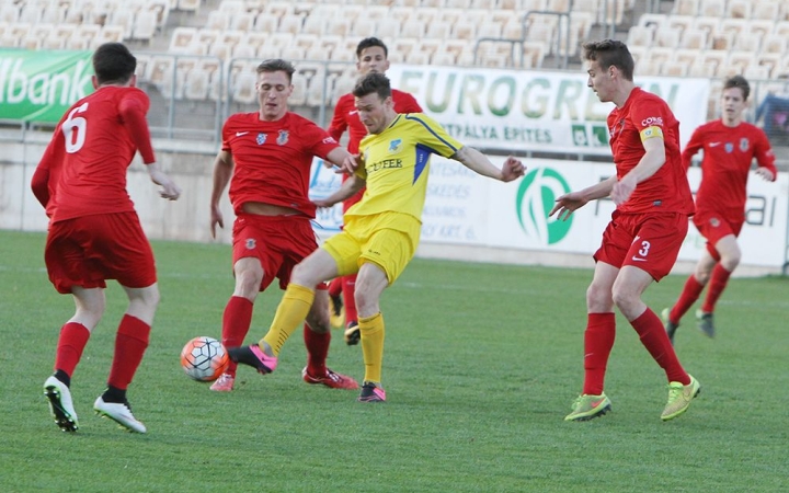 Labdarúgás: élcsapat érkezik