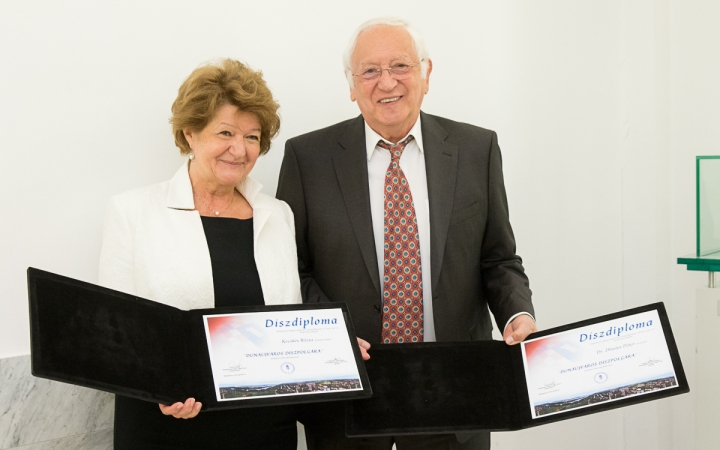 Díszpolgárokat avattak Dunaújváros 65. évfordulóján