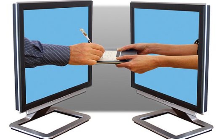 Júliustól lesz érvényes az elektronikus aláírás 