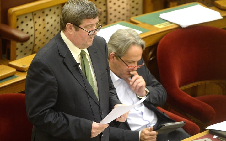 Adóváltozások - Olcsóbb alapélelmiszerek, jócskán dráguló cigaretta?