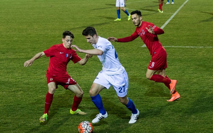 Labdarúgás: nehéz meccs vár a Dobos-csapatra