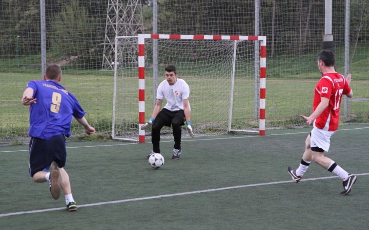 Kispályás foci: nem tágít a B.T. Team