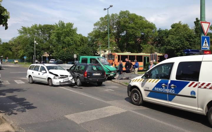 Hármas karambol az Apáczain - Már járható az út