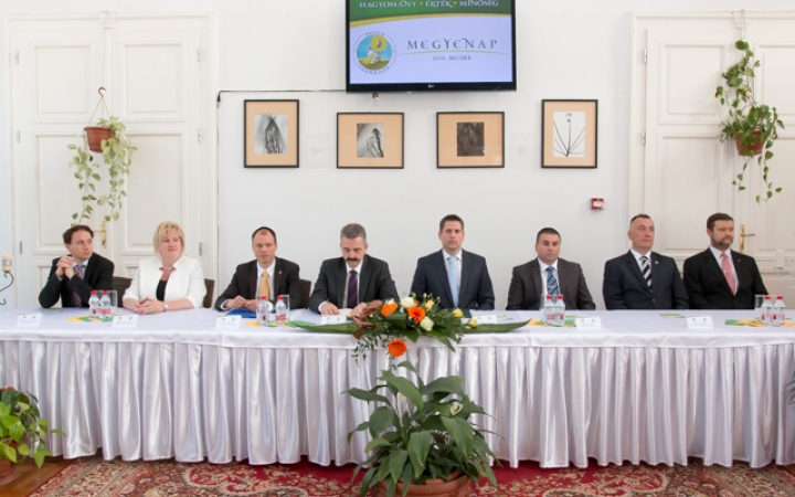 Megyenap, két dunaújvárosi kitüntetéssel