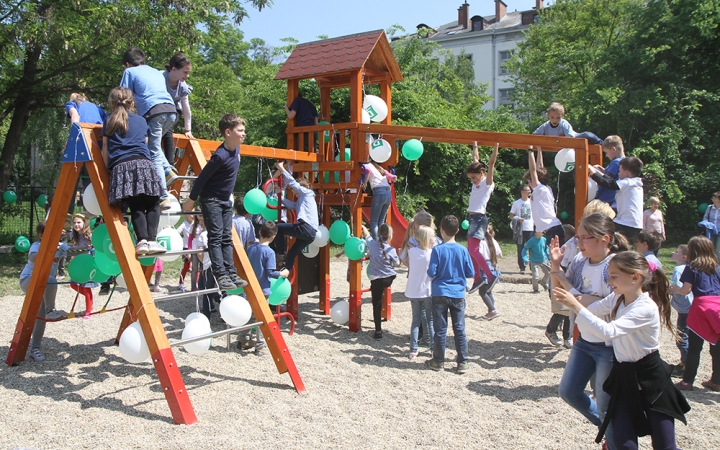 Új játszótér a Móriczban