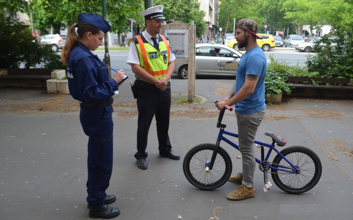 Célkeresztben a bringások