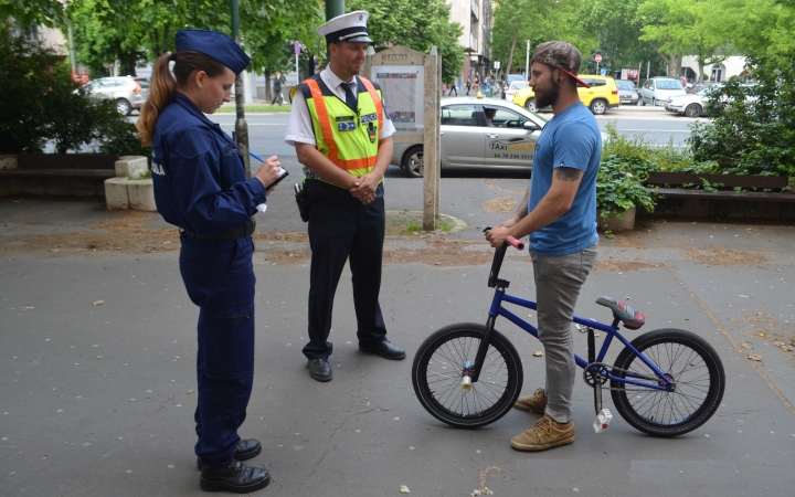 Célkeresztben a bringások