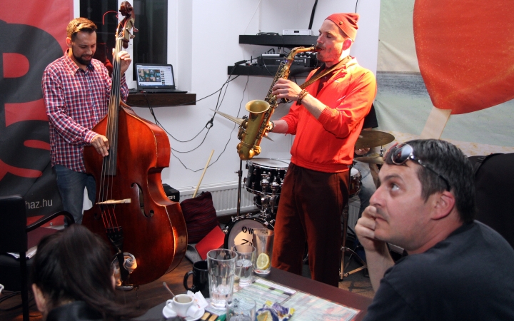 "Gyökerek nélkül nem válik szabaddá semmi"