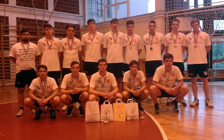 Röplabda: ezüstös Dunaferr!