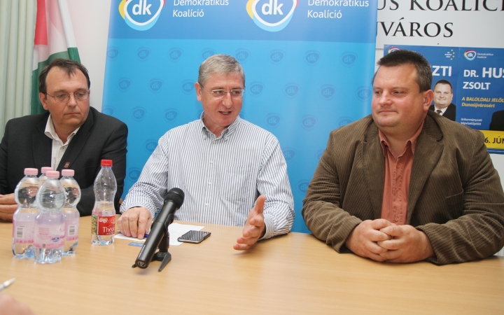 Időközi választás 2016 - DK: "Ha nem él a gyár, nem él a város"