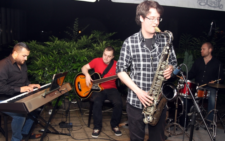 Parádés koncerttel nyitott a Művész jazz-terasza