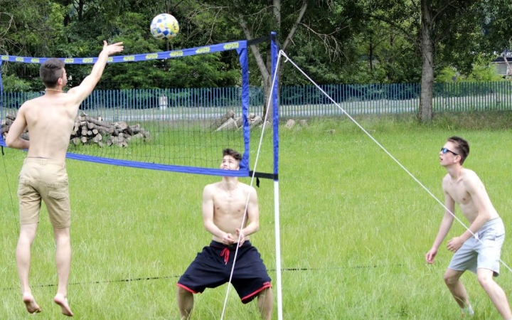 Röplabdás lazulás a csónakházban