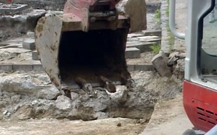 Felújítás az Építők útján