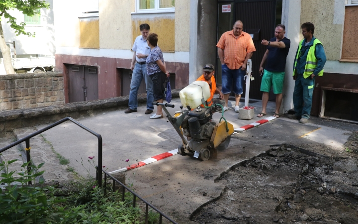 Parkolókat kértek a lakók a Batsányi utcában