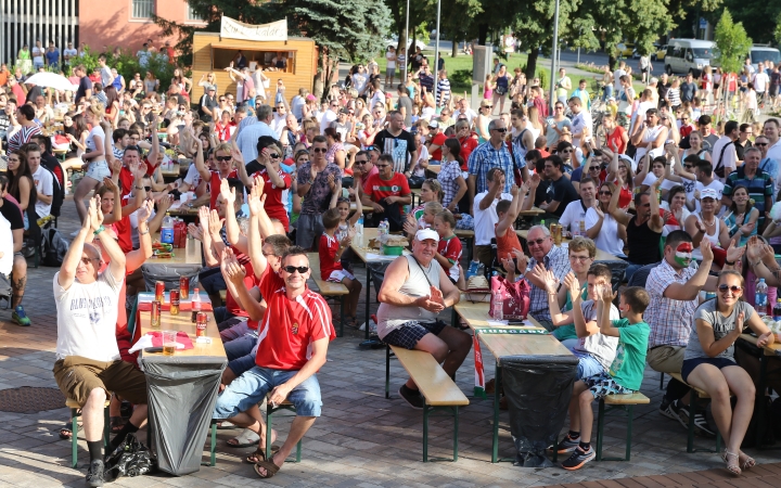 Este irány a főtér! - Szurkolj Dunaújváros!