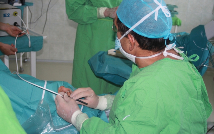 Egyedülálló műtéti eljárás a dunaújvárosi kórház szemészetén