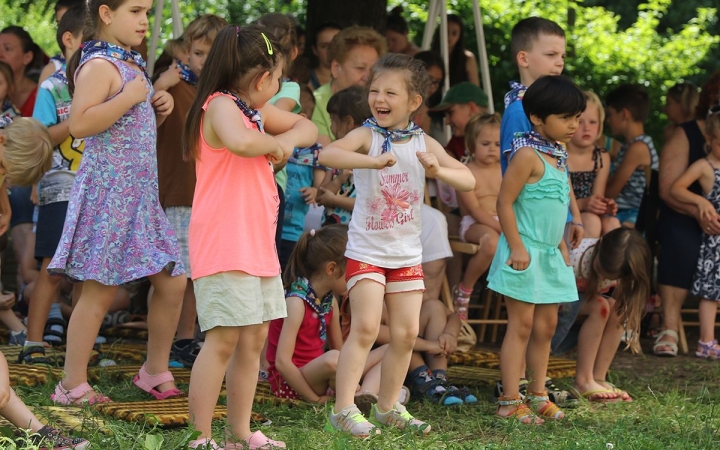 Vakáció és meseelőadás az MMK udvarán
