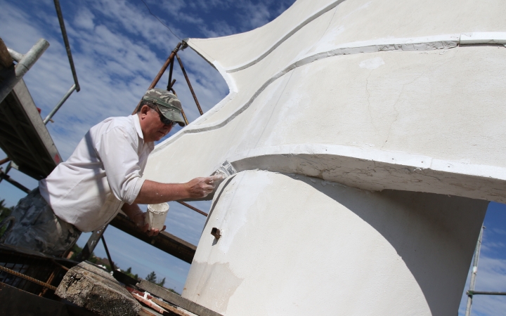 Betonból öntik ki Miska huszárt