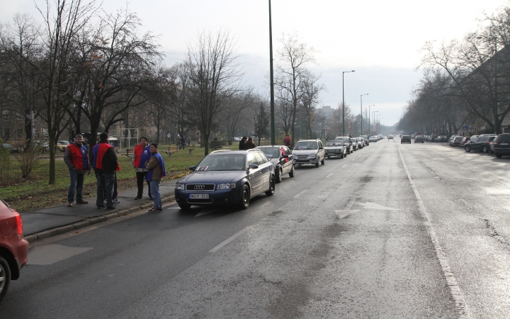 Megállapodás béremelésről, korkedvezményről