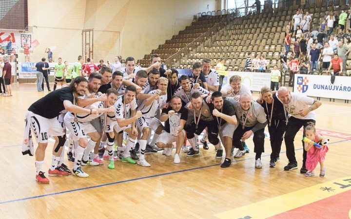 Meg kell tartani a helyünket!