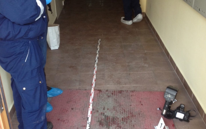 Nyakon szúrta feleségét