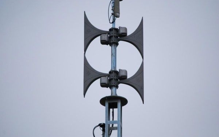 Megszólal a sziréna