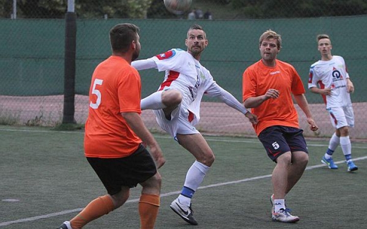 Mozgolódik az élmezőny