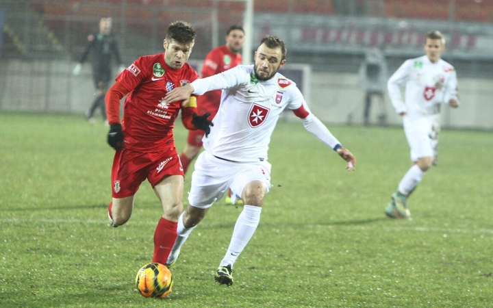 Labdarúgás: csütörtökön kezdenek