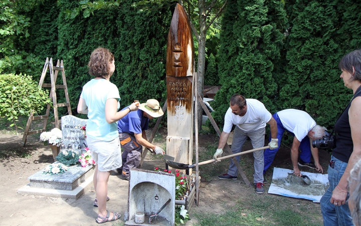 Kopjafa a tisztelet jegyében