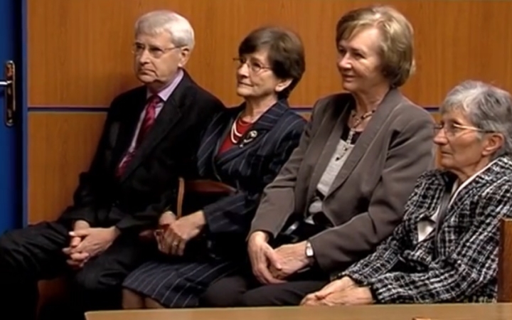 Kórház: aranydiplomások köszöntése