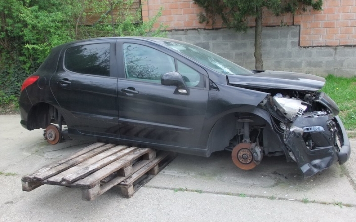 A felnis tolvaj trükkösen el is adta a cájgot