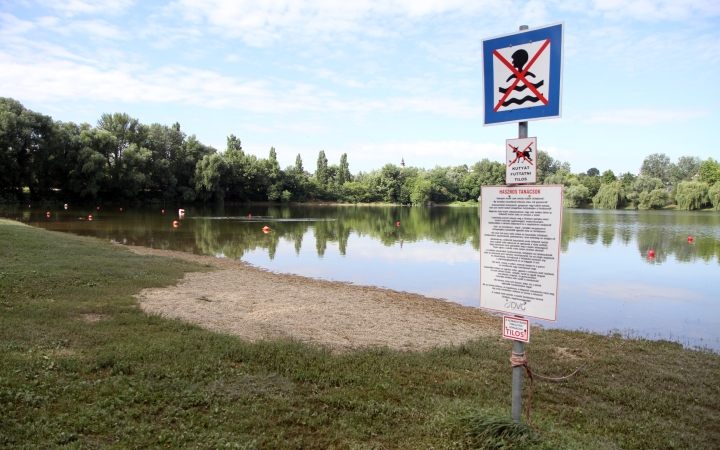 Tilos fürödni a Szabadstrandon!