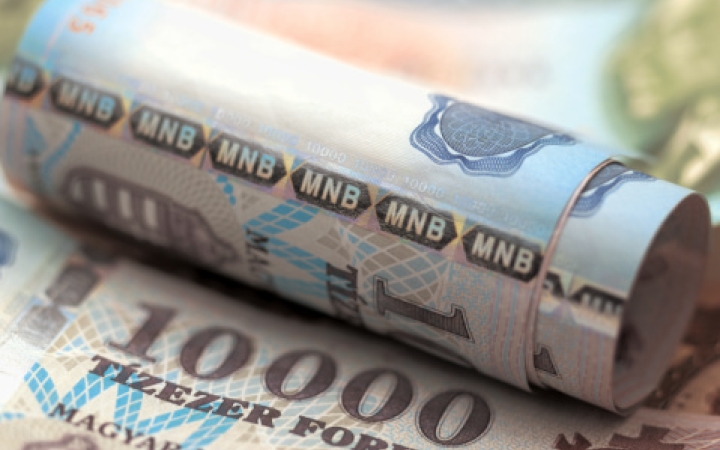 Forint, euró, dollár, svájci frank - árfolyamlesen