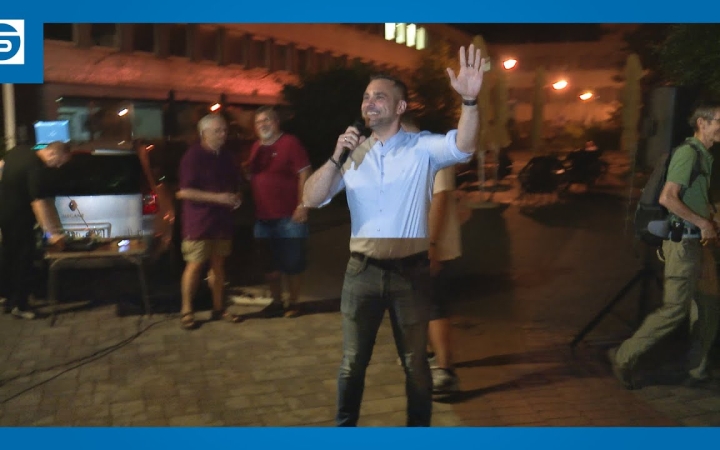 Embedded thumbnail for Tarolt a "Rajta, Újváros!" Egyesület az önkormányzati választáson (06. 10. 8.35)