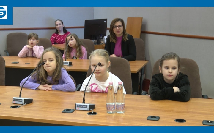 Embedded thumbnail for Aranyos, kedves kis vendégek a Városházán