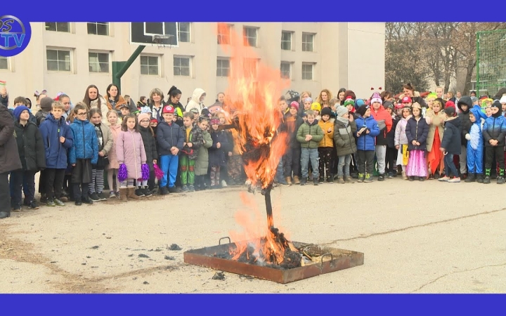 Embedded thumbnail for DSTV: jaj a kiszebábnak a Vasvári udvarán