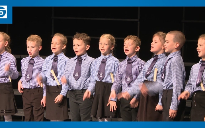 Embedded thumbnail for DSTV: gála koronázta a Móricz tanévét is (galériával)