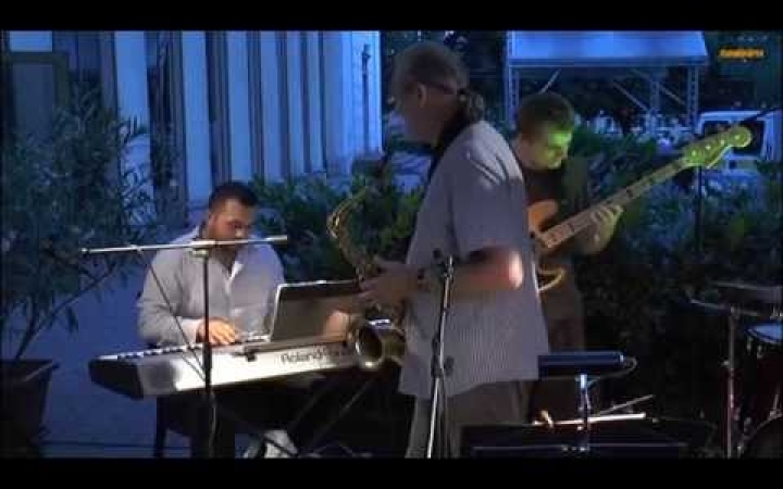 Embedded thumbnail for Jazz a teraszon - Aki már 40 éve fújja a szaxofont