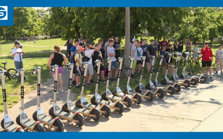 Embedded thumbnail for DSTV: a polgármesterrel rollereztek (galériával)