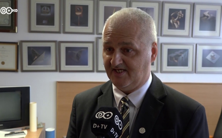 Embedded thumbnail for Itthon járt a Béke Nagykövete