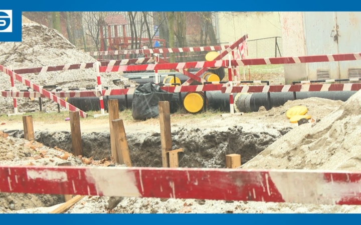 Embedded thumbnail for Elöregedett, cserélik a csővezetéket