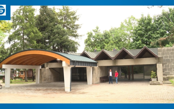 Embedded thumbnail for Megújult, új előtetőt kapott a köztemető ravatalozója