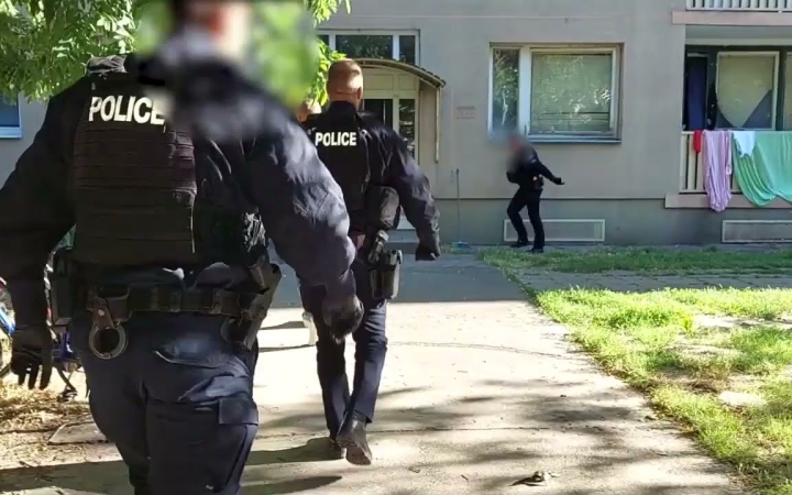 Embedded thumbnail for Emberkereskedelem, prostituálás, kényszermunka – családi vállalkozásban