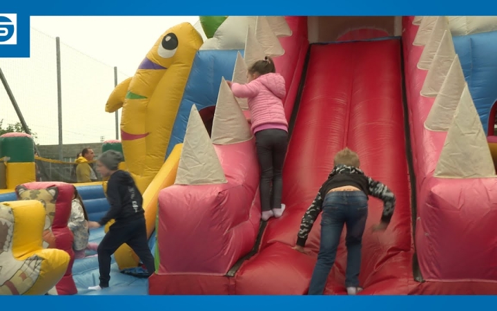 Embedded thumbnail for Gyermeknapi programözön – több helyszínen is várták az aprónépet (galériával)