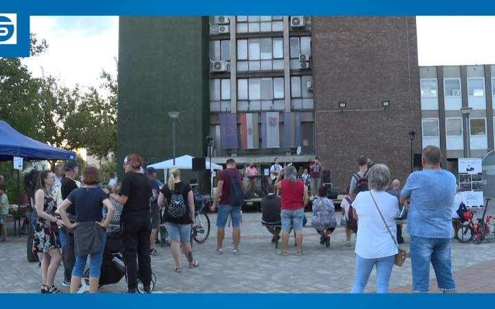 Embedded thumbnail for Szélesre tárta kapuját, színes programmal csalogatott a KönyvTér (galériával)