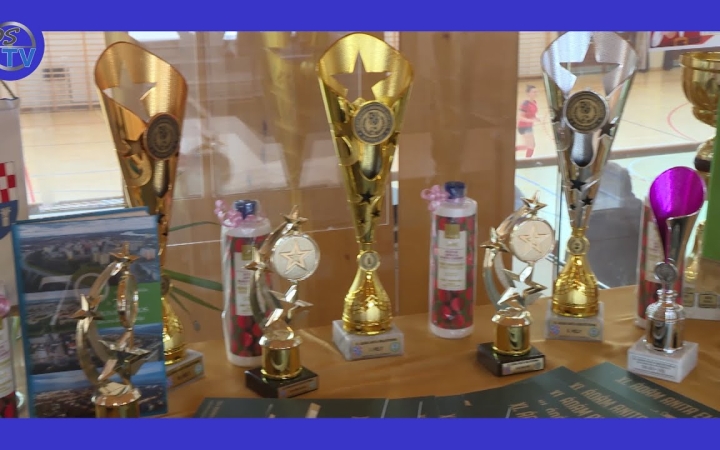 Embedded thumbnail for DSTV: emléktornával tisztelegtek