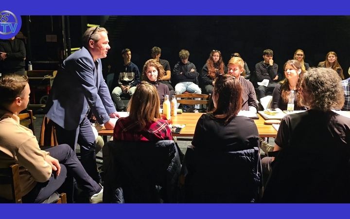 Embedded thumbnail for DSTV: "Tisztújítás" a Bartók színpadán