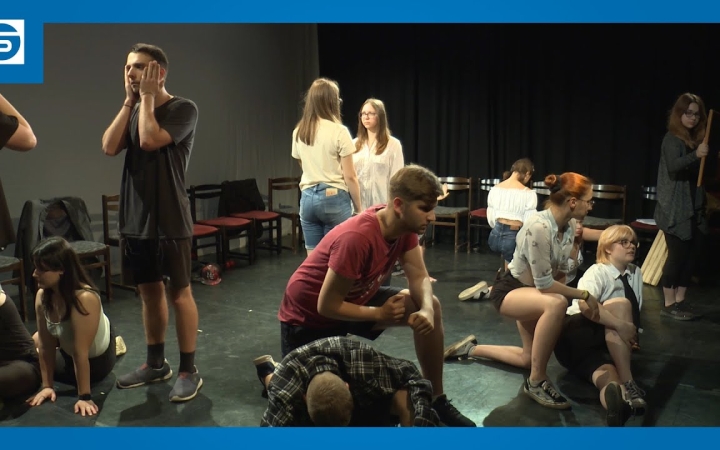 Embedded thumbnail for DSTV: Q-Darts – Kafka után szabadon a színpadon