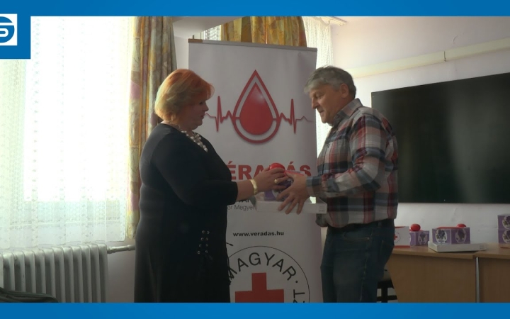 Embedded thumbnail for Véradás: a "csúcstartót" köszöntötte a Vöröskereszt