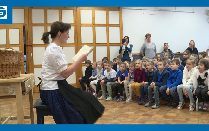 Embedded thumbnail for DSTV: egyszemélyes bábszínház a Móriczban